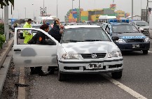 Dos polic�as bonaerenses fueron baleados por delincuentes en Barracas