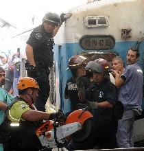 El director de Defensa Civil porte�o reconoci� que el trabajo de rescate fue "tremendo y angustiante"