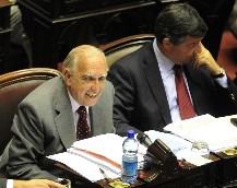 Gil Lavedra critic� a Aguad por no acatar la postura del bloque de la UCR