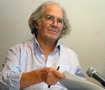 P�rez Esquivel entreg� a Cameron la carta firmada por siete Premios Nobel de la Paz