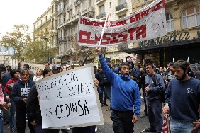 Trabajadores gr�ficos cortaron la avenida 9 de Julio por un reclamo salarial