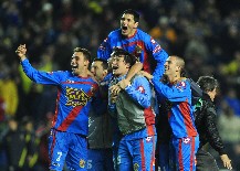 Arsenal festej� a lo grande frente a Boca y sue�a con el campeonato