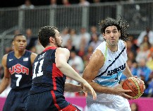 La Generaci�n Dorada no pudo ante el Dream Team y jugar� ante Brasil en los cuartos