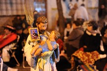 Una multitud pese a la lluvia renueva su fe en San Cayetano
