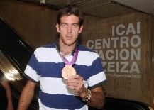 Del Potro regres� al pa�s y dijo que su objetivo "es seguir acortando la diferencia con los cuatro primeros"
