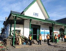 Un tren de la l�nea Belgrano Sur embisti� un paragolpes del buffet de la estaci�n en Barracas