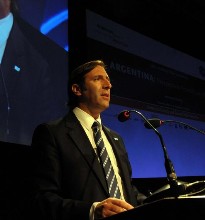 Lorenzino se�al� que las calificadoras de riesgo tienen un "mecanismo perverso y subjetivo"