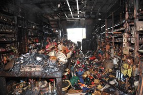 Un incendio destruy� cuatro locales en el Puerto de Frutos de Tigre