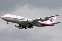 Cayó un avión de Malaysia Airlines en Ucrania con 295 pasajeros a bordo