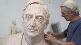 Cristina inaugura un busto del ex presidente Néstor Kirchner en Casa Rosada