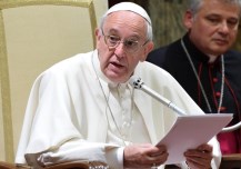 Otorgan el premio Carlomagno al Papa por su contribución a la unidad europea