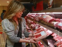 El ministro advirtió sobre precio "excesivo" de la carne en supermercados