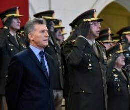 El Presidente prometió a las Fuerzas Armadas los "mismos aumentos que reciben otros integrantes del Estado"