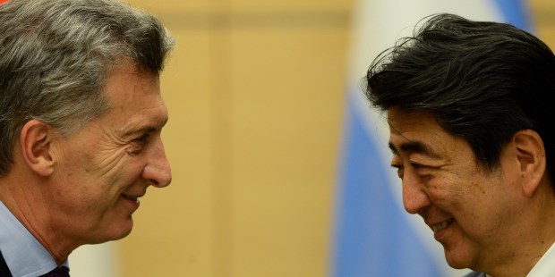 El presidente Mauricio Macri y el primer ministro de Japón, Shinzo Abe, mantuvieron una reunión bilateral con sus respectivos equipos.