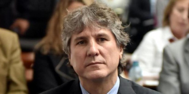 El ex vicepresidente y ex ministro de Economía está siendo sometido además a otro juicio oral por la adulteración de papeles de un auto.
