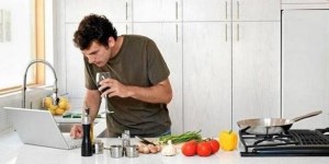 Algo interesante para destacar es que un 61,5% que viven en hogares unipersonales son mujeres, mientras que un 38,5 son hombres.