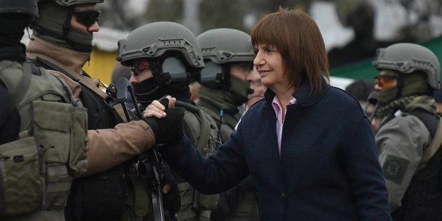 Bullrich tras el megaoperativo anti narco en la Villa 1-11-14: "Cayeron los dos jefes de las bandas"