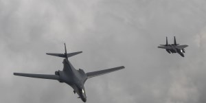 EE.UU. desplegó dos bombarderos estratégicos en Corea del Norte en respuesta al misil