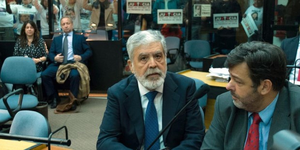 Comenzó el juicio a Julio De Vido, el ex jefe de Planificación Federal de Néstor y Cristina Kirchner estará hoy, por primera vez, en el banquillo de l