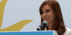 La ex presidenta y candidata a senadora nacional por Unidad Ciudadana, Cristina Fernández, brinda una conferencia de prensa, luego de que el juez Clau