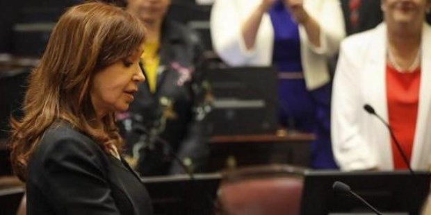 Cristina juró junto a otros 22 senadores electos en octubre sin ser la protagonista de la escena
