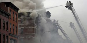 El peor incendio en décadas en Nueva York dejó 12 muertos