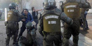 Al menos veinte personas fueron detenidas durante una marcha en rechazo a la visita del Papa a Chile