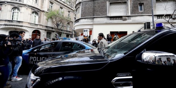 Allanan los domicilios de Cristina Kirchner en Recoleta y Río Gallegos 