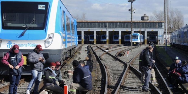 Ferroviarios acordaron un aumento del 47% para 2018, una compensación y una suma fija