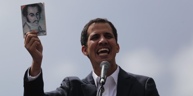 Se proclamó Guaidó presidente de Venezuela y puso en jaque a Maduro 