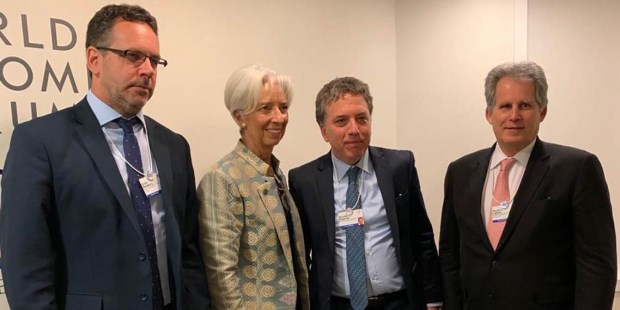 Lagarde felicita a Dujovne y Sandleris por las mejoras en la economía argentina