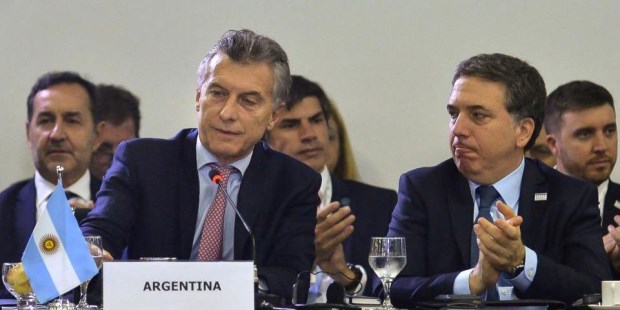 El presidente y su séquito, decidió cobrar retenciones al campo y dárselas parcialmente a las compañías petroleras en forma de subsidios.