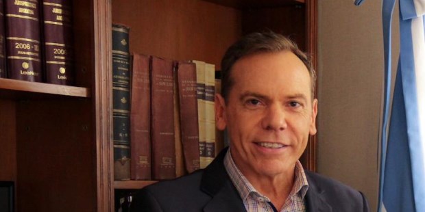 Somos profundamente hospitalarios y abiertos con los que vienen a trabajar, producir y estudiar en la Argentina. Y somos restrictivos con los que llegan al país con otros fines, aseguró García.