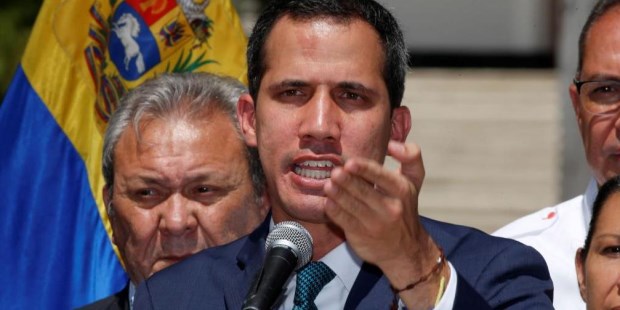 Guaidó pidió a los militares que dejen entrar la ayuda humanitaria a Venezuela