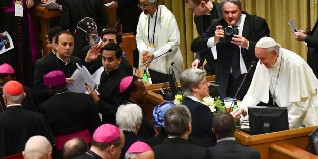 El Papa abrió la cumbre anti-abusos: "Escuchemos el grito de los niños que piden justicia"