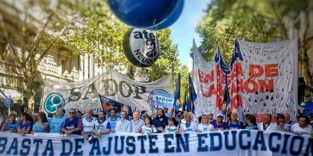 Docentes de todo el país marcharon a plaza de Mayo e iniciaron un paro de 72 horas