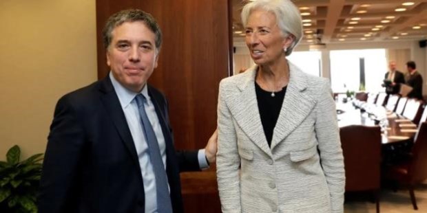 Si Dujovne consigue vender U$S 9.600.000.000 adeudados seremos todos U$S 218 más pobres. No son decisiones que le competan al ministro.