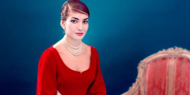 A modo de collage audiovisual, el filme está contado por la misma Callas a través de escritos y grabaciones.