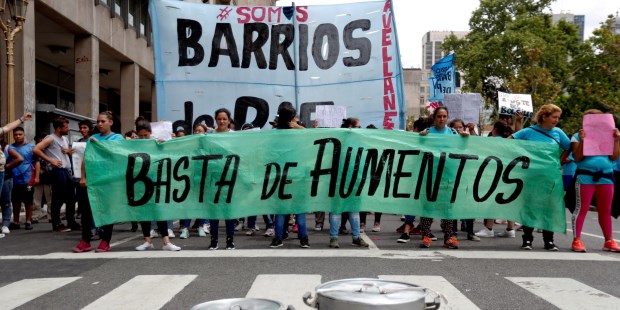 Los defensores de los intereses de los trabajadores, deberían ser prudentes en abrazar el eslogan del Estado presente.