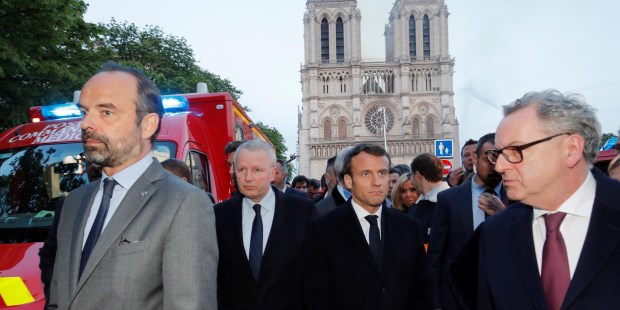 Macron: "Reconstruiremos Notre Dame todos juntos"
