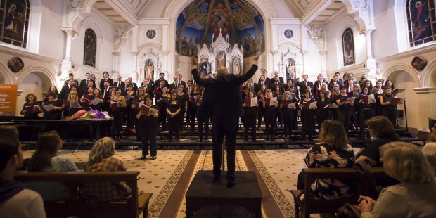 La conducción de Sciutto resultó ampulosa y exenta de matices, más no opacó los méritos del conjunto. GENTILEZA CARLOS FURMAN