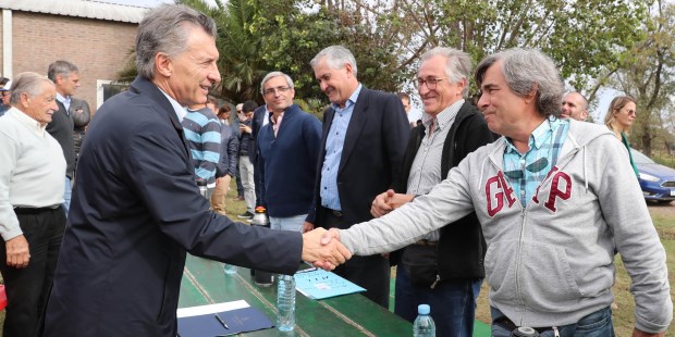 "Se está saliendo lentamente de la recesión", afirmó Macri en Santa Fe