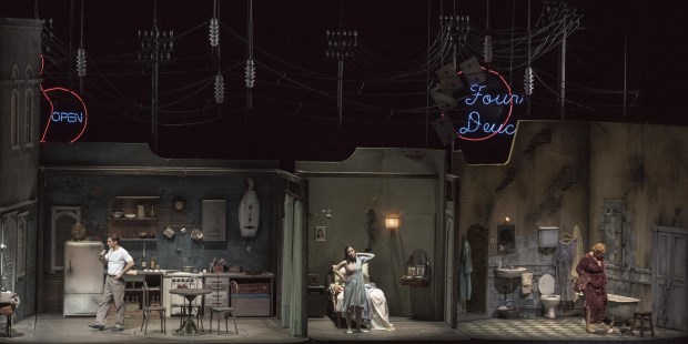 El montaje y las marcaciones teatrales de la puesta, responsabilidad de Rita Cosentino, denotaron talentosa creatividad y ajuste. GENTILEZA ARNALDO COLOMBAROLI