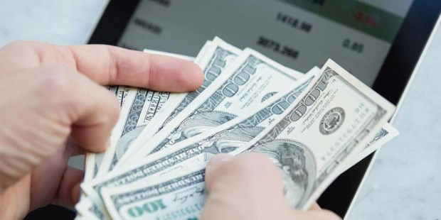 El dólar terminó a $46,49 y­ recortó el impulso del inicio­