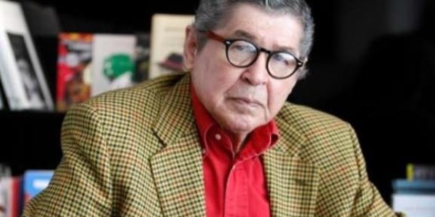 La amistad estimula a Alfredo Bryce Echenique en las giras promocionales. Sostiene que no viaja a países "sino a amigos".