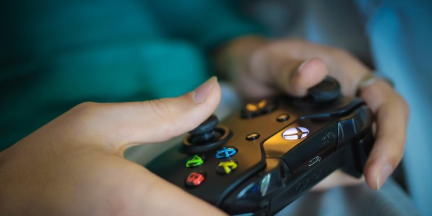 La tecnología puede facilitar el aislamiento de los jóvenes.