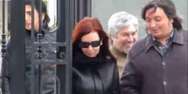 La medida de la Corte Suprema beneficiará a Cristina Kirchner ya que evitará una foto con Lázaro Báez en la misma audiencia.