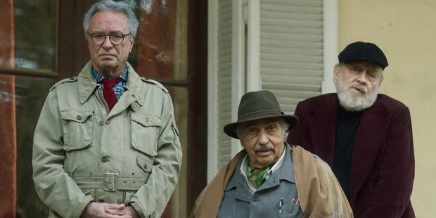 Martínez, Brandoni y Mundstock, el "séquito" que rodea a la diva y la mantiene en otro mundo.