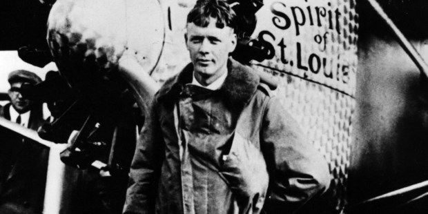 Al momento de aterrizar en París, Lindbergh dejó de ser el héroe menos pensado para convertirse en una de las personalidades más conocidas y controvertidas del siglo XX.