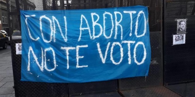 28M, avasallador y radicalizado